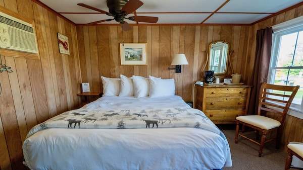 Cozy 1br\/1ba  Detached, One-story Cottage; Isleview Motel & Cottages By Ohana Inns - Maine