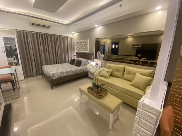 Spacious And Newly Renovated Corner Suite At Grass Residences In Quezon City - Valenzuela