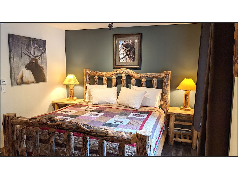 Cute And Economical Studio With King Bed - Estes Park, CO