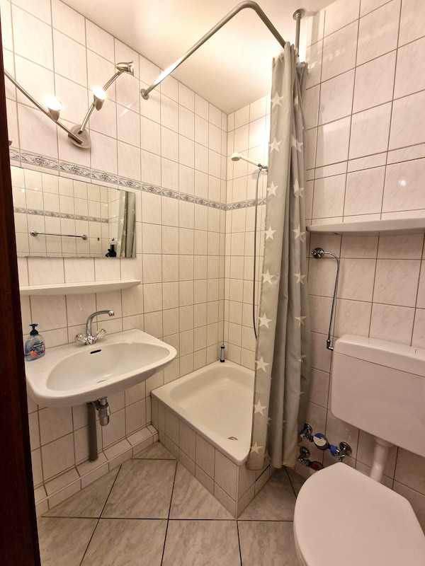 Bright, Friendly And Fully Tiled Apartment On The 1st Floor. - Heiligenhafen