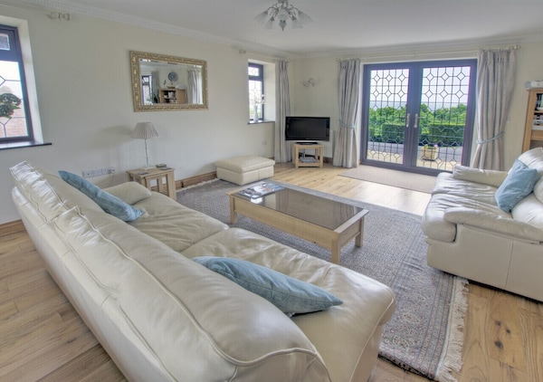 Holly Cottage - Two Bedroom House, Sleeps 4 - Seaton