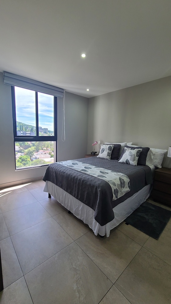 Amazing Condo With Great View Of Volcano And Skyline - San Salvador