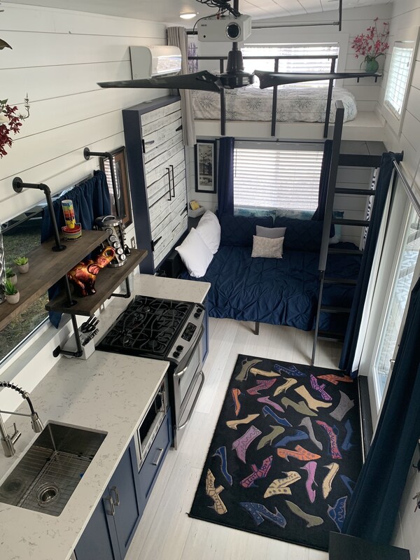 No Extra Fees! Stunning Tiny House Just Outside Of Orlando! - Leesburg, FL