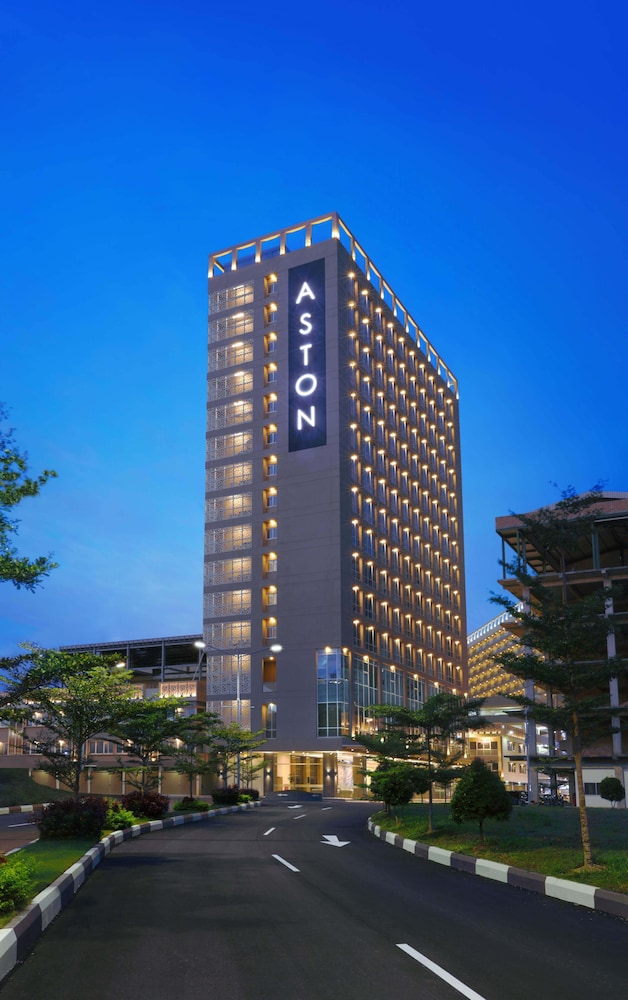 Aston Nagoya City Hotel - Lubuk Baja
