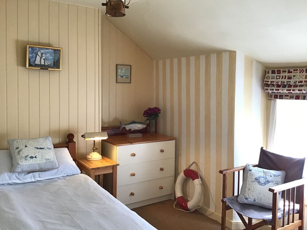 2 Bedroom Accommodation In Above Town - Totnes