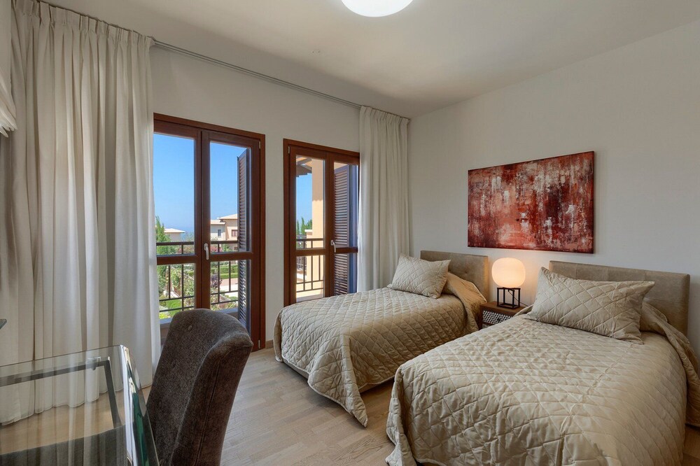 Villa Sphella - Three Bedroom Resort, Sleeps 6 - Куклиа