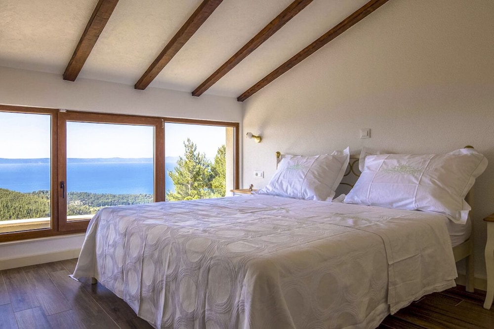 Villa Matea - Three Bedroom Villa, Sleeps 6 - Makarska