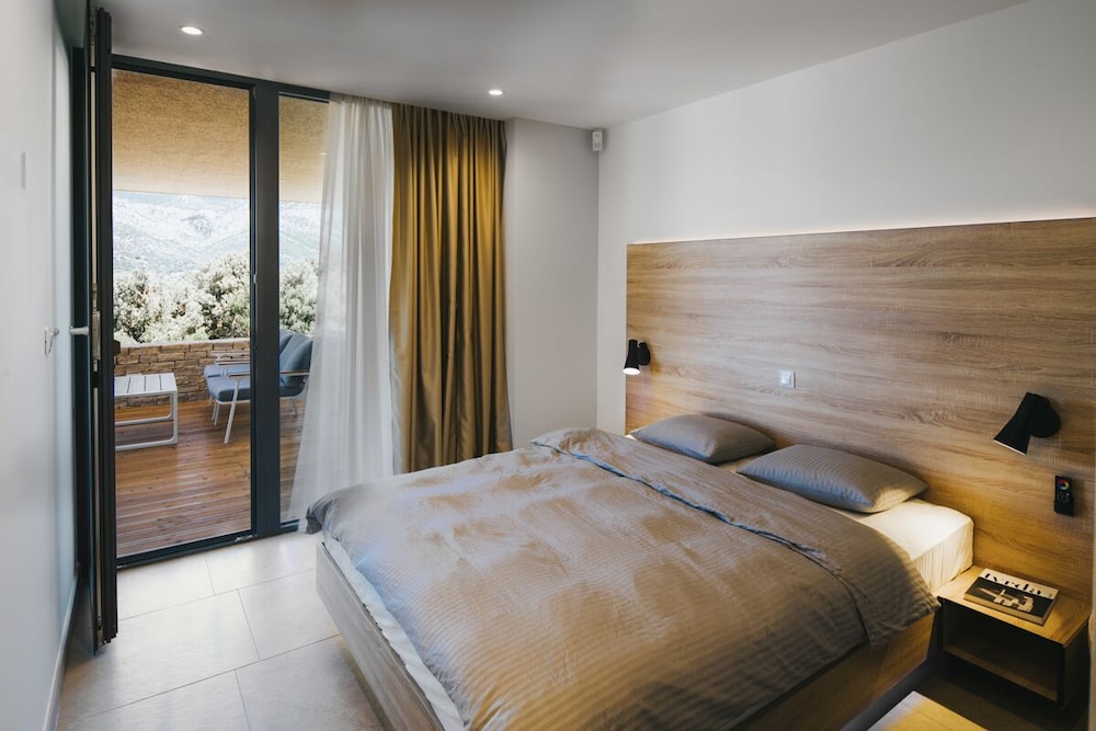 Villa Nevaeh - Three Bedroom Villa, Sleeps 6 - Hvar