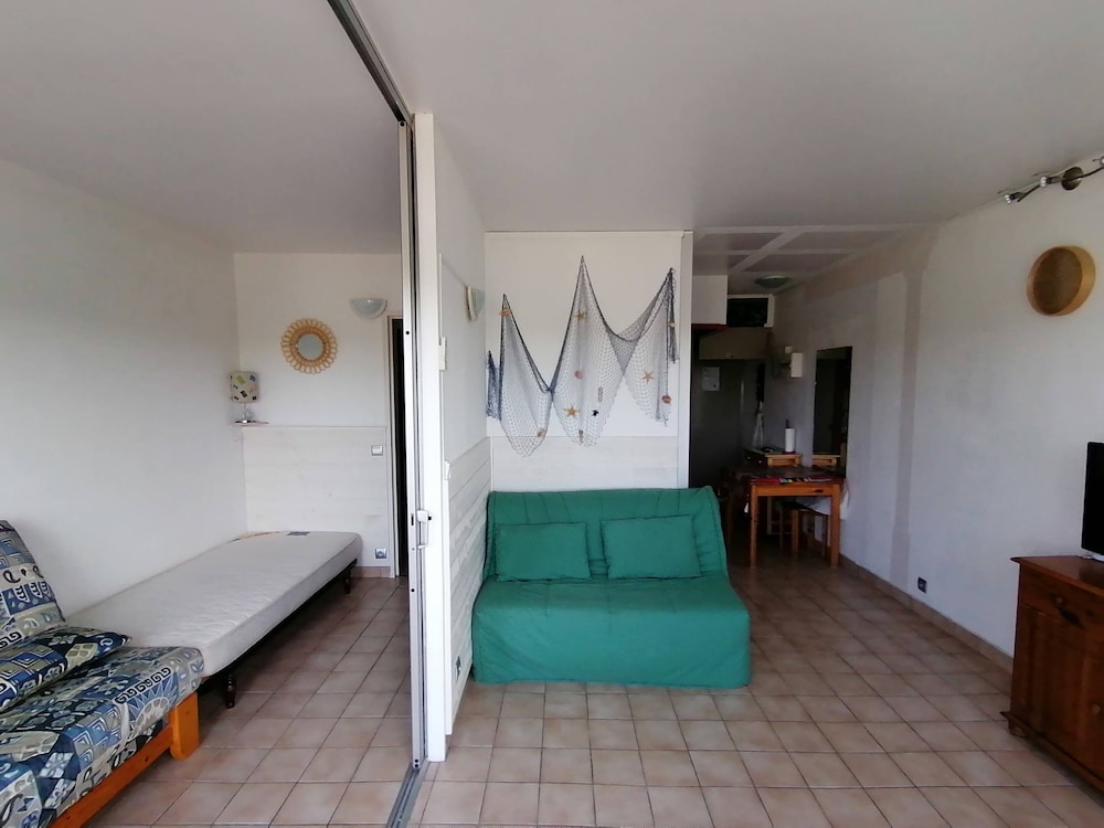 40m² Avec Terrasse Dans Une Résidence Avec Piscine - Port Camargue