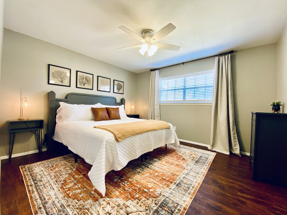 *New* Welcome To The Cheerful 2 Bedroom Duplex - Tyler, TX