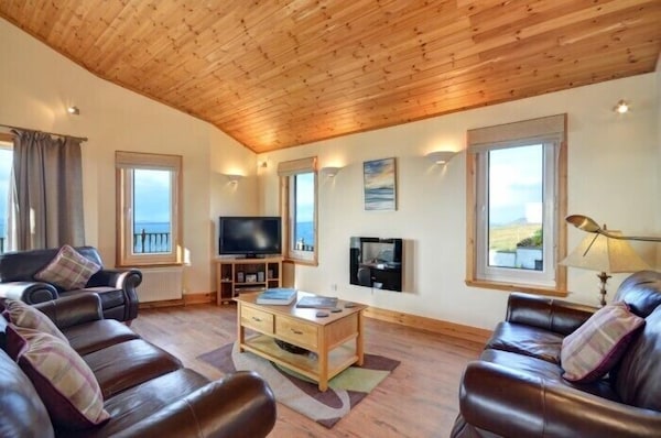 Shalom Cottage, Pet Friendly, Luxury Holiday Cottage In Leverburgh - Harris
