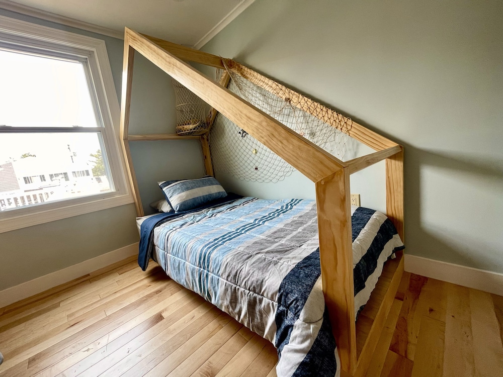 Brand-new Asian Wood Style 4 Bedroom In Surf City - Harvey Cedars, NJ