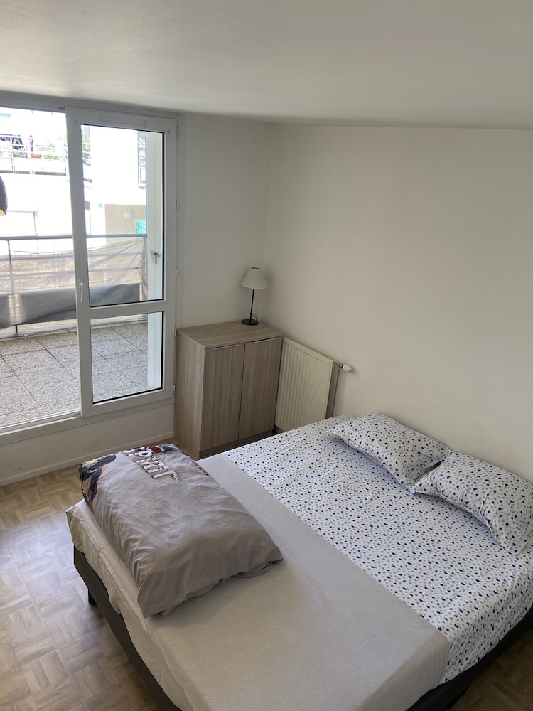 Private Room With Private Balcony Kitchen - Bagneux