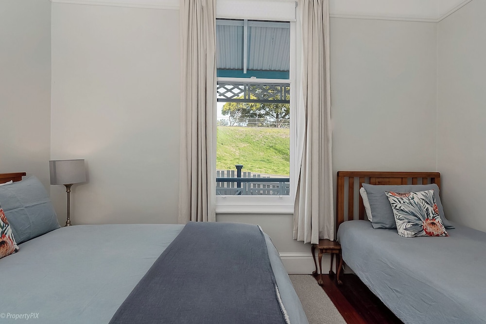 Lynmouth Cottage - A Cosy Home Away From Home - Hobart