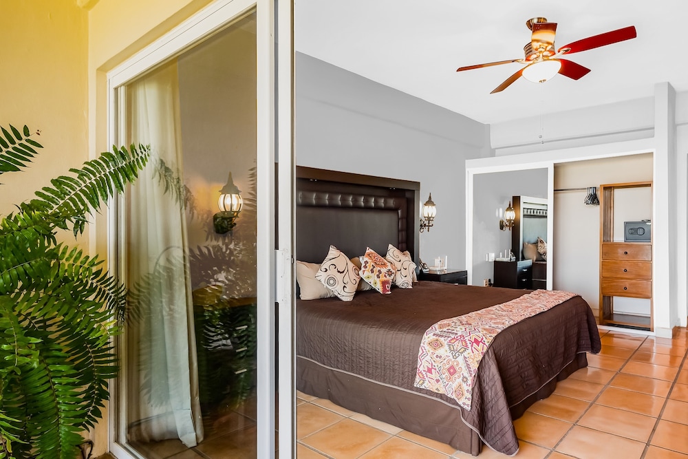 Stylish Apartment Near Beach & Dining With Pool, Hot Tub, Tennis, & Large Patio - Punta Mita