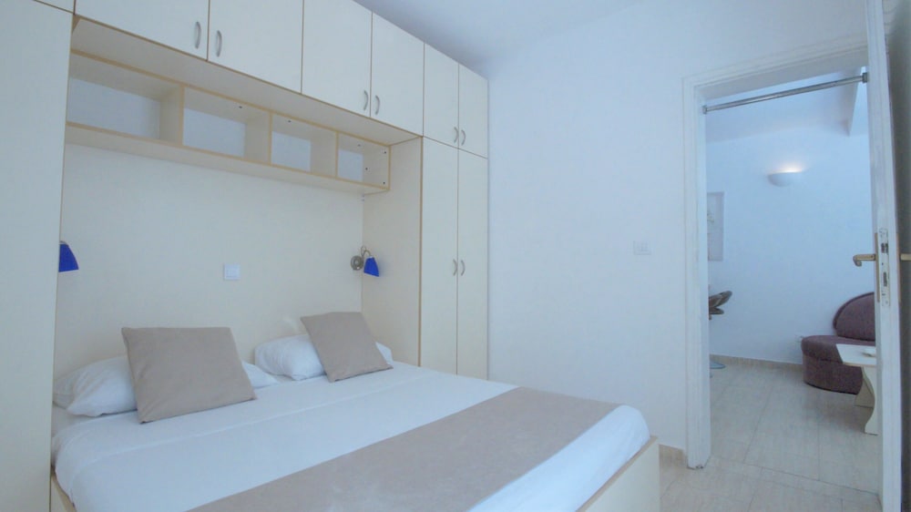 One Bedroom Apartment No 1 - 5 Min From Beach - 부드바