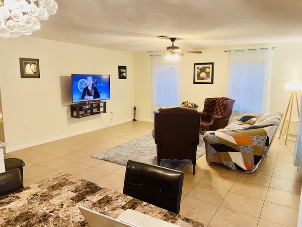 Cozy Smart Home, Affordable With A Touch Of Luxury - Public beach, Sarasota