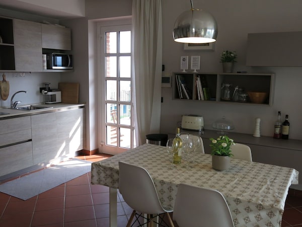 Beautiful  Villa For 4 Guests With Wifi, Tv, Terrace, Panoramic View And Parking - Barolo