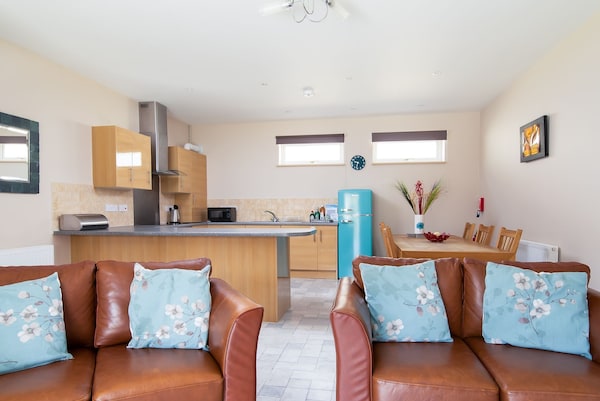 An Apartment That Sleeps 6 Guests  In 3 Bedrooms - Woolacombe