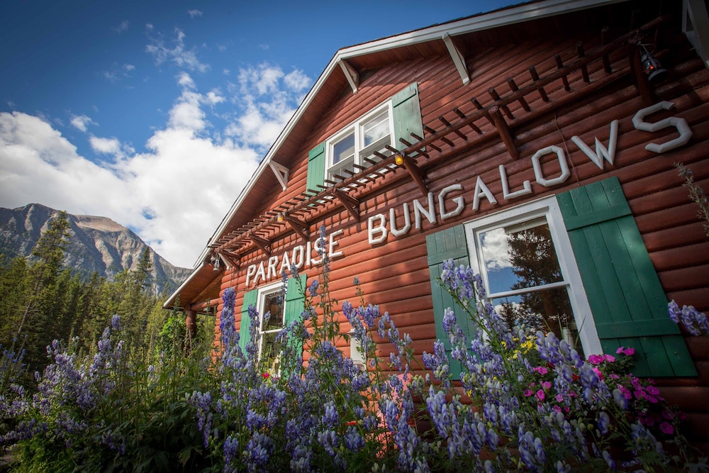 Paradise Lodge & Bungalows - Lake Louise