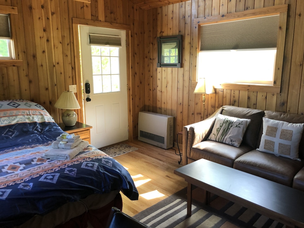 Cozy Cabin With A Country Feel, But Minutes Away From Missoula! - Missoula, MT