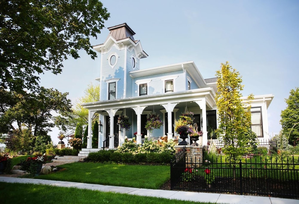 The Lilley Mansion Bed & Breakfast - Grand Haven
