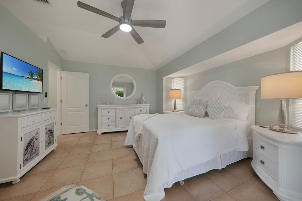 Peachland Paradise With Pool And 230 Of Canal View - Port Charlotte, FL