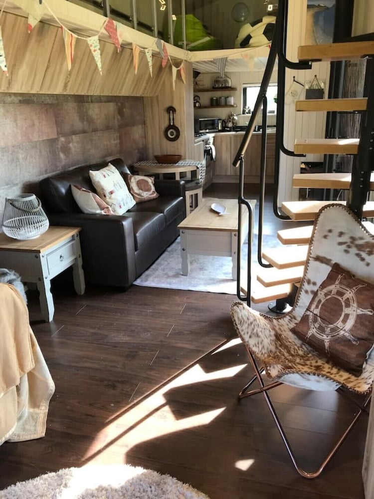 Unique Luxury 2 Level Rural Shepherds Hut Cabin - Dartmouth