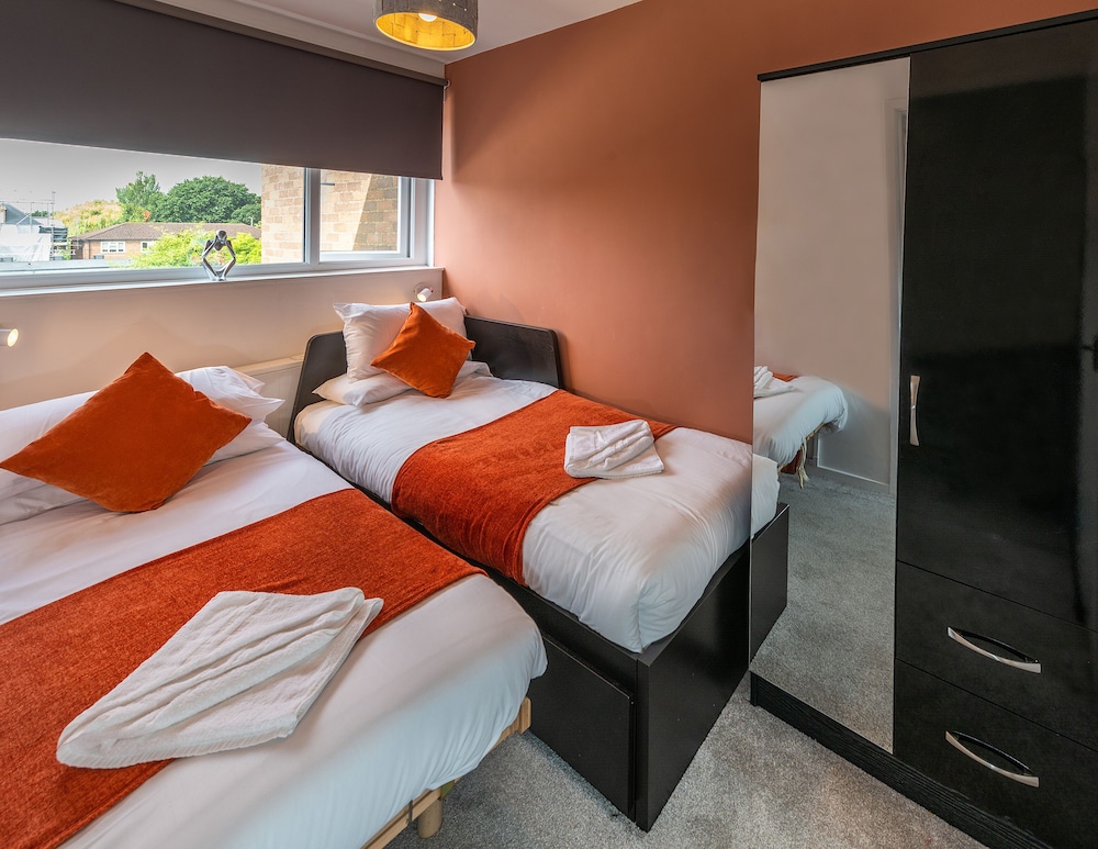 La Casa Suites Windsor - Two Bedroom Apartment - Slough