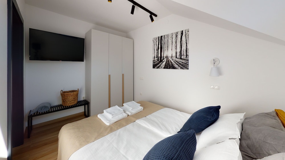 Modern Apartment At The Top Of Landscape Park Golte - Pet Friendly & Has Netflix - Luče