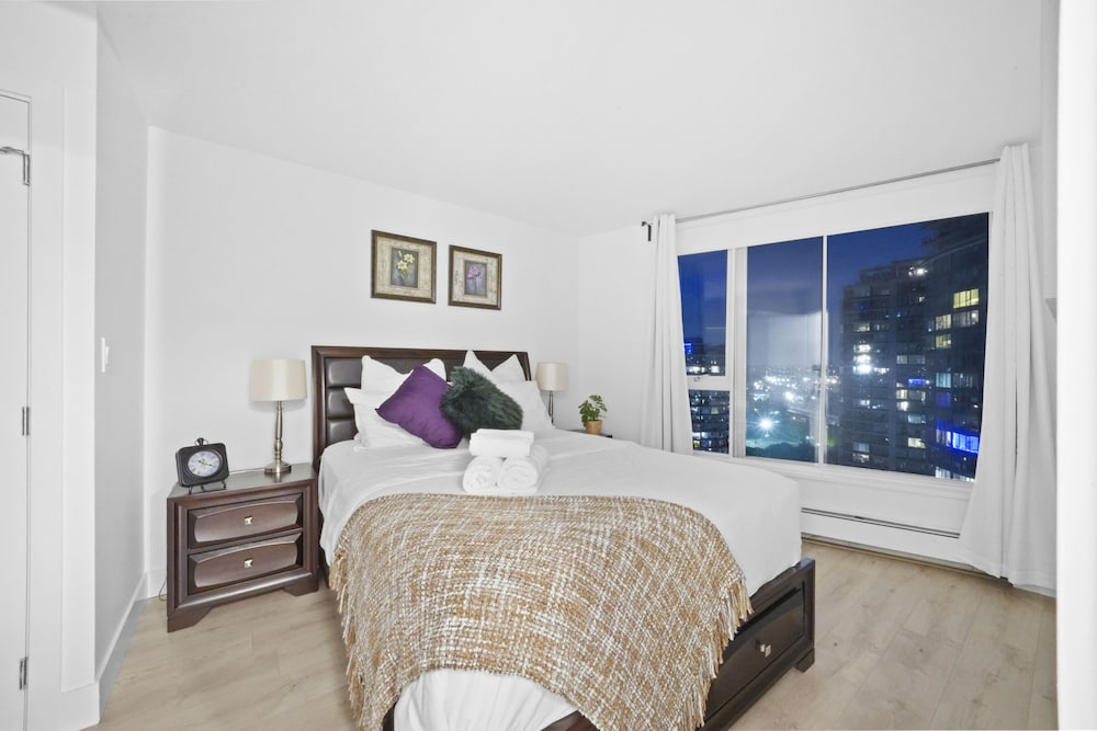 Cozy Condo In D/t Vancouver With Water View (3bed/2br/ba/free Parking/central Ac - North Vancouver