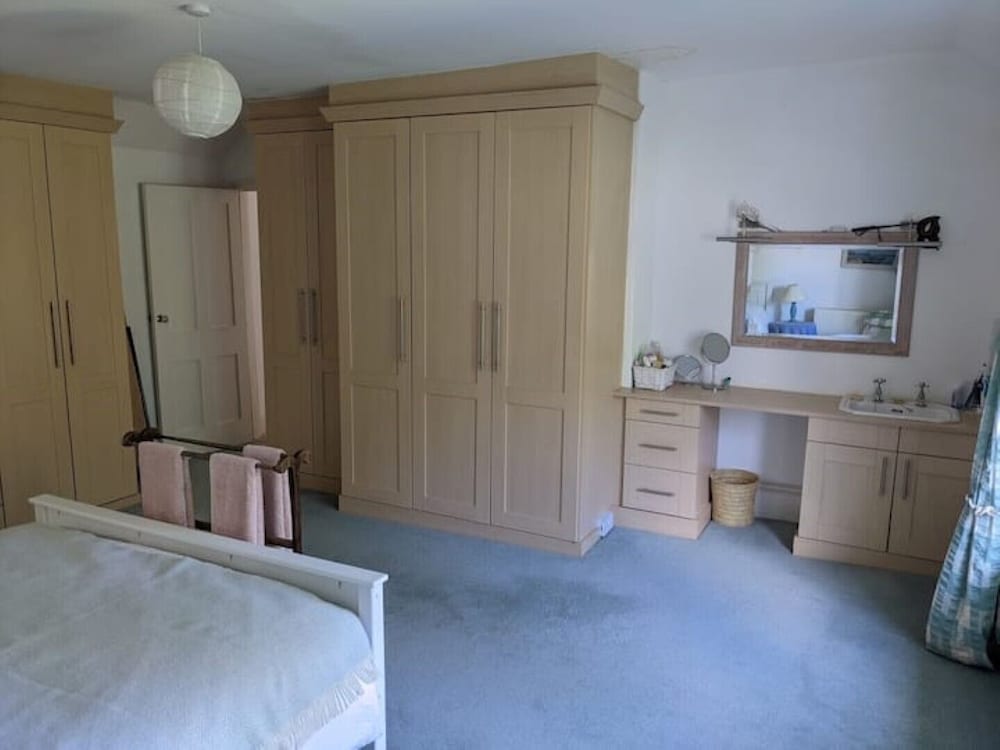 Cosy Cottage By The Sea (1x Big Master Double Bedroom) - Beaulieu