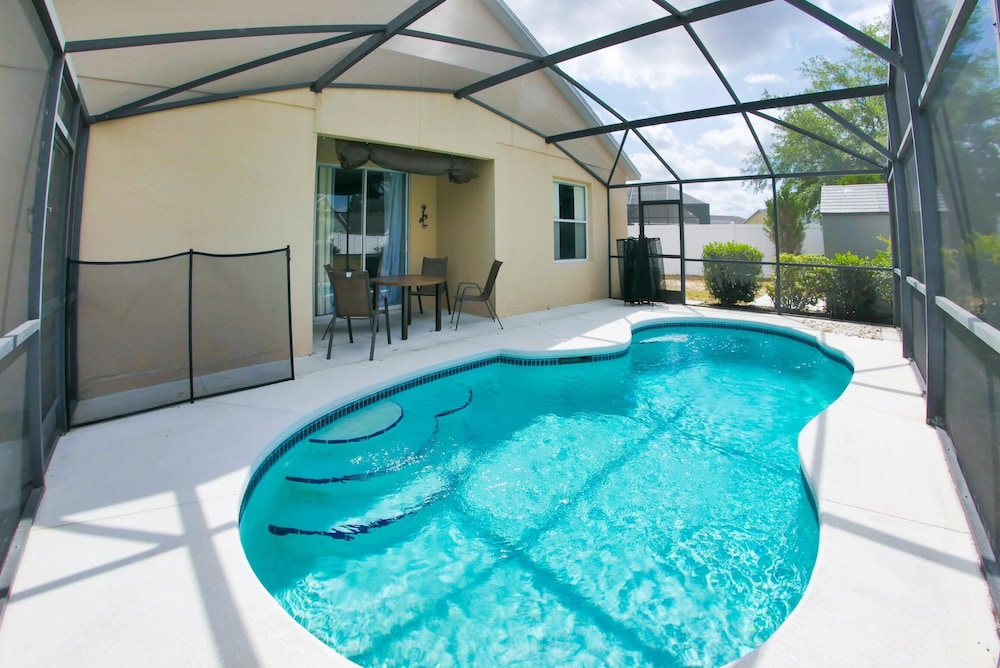 5/4 Pool Home Located In Sunset Ridge Community! - Haines City, FL