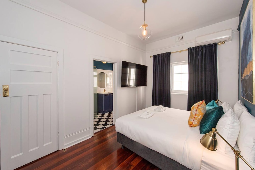 The 1920’s - 'The Classic' Suite Apartment - Riverton, Australia