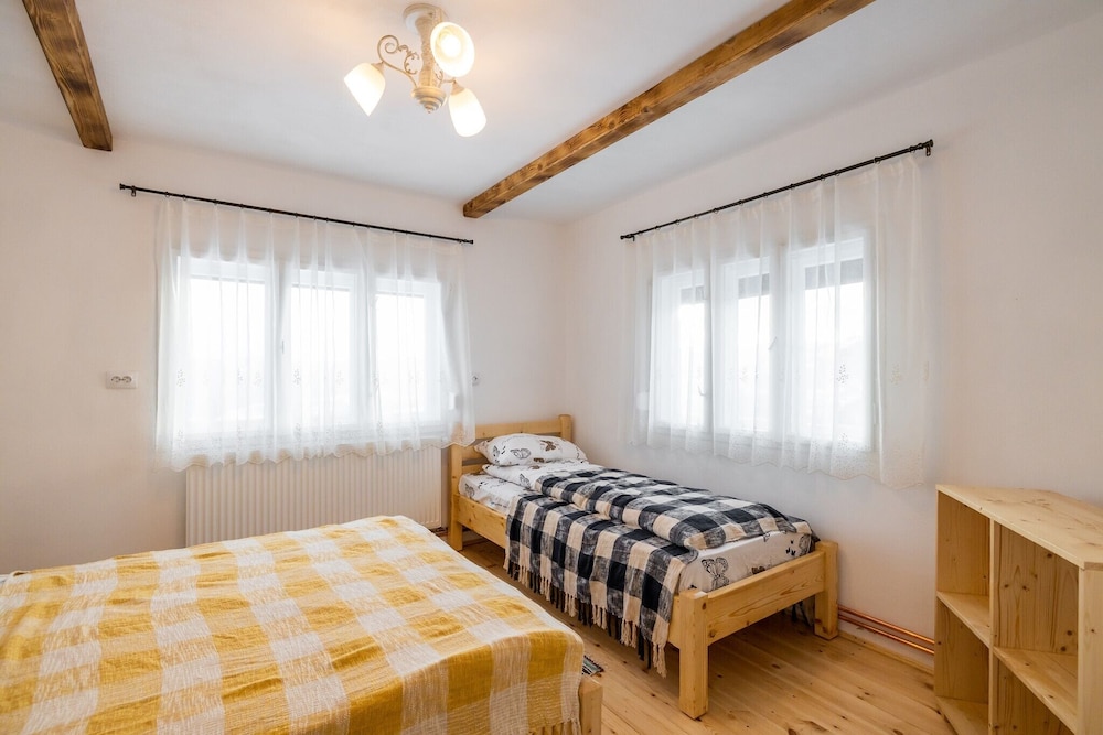 Rustic & Cozy 5 Bedroom Cabin - In The Heart Of Apuseni Mountains - Cluj