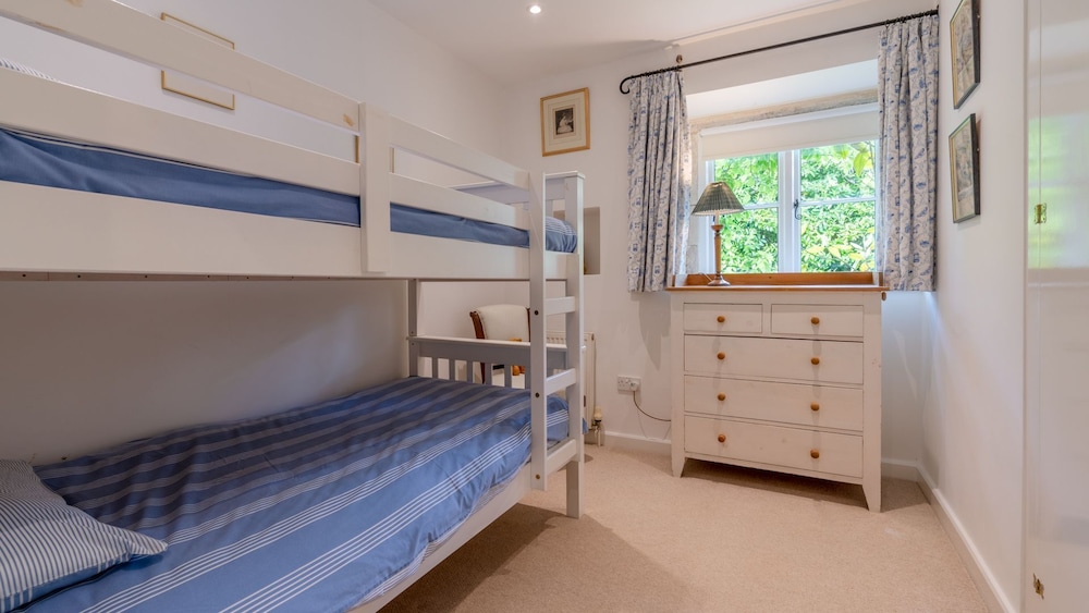 Stable Cottage At Freams Farm, Painswick - Sleeps 5 Guests  In 3 Bedrooms - Stroud, UK