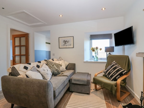 Lindsay Cottage, Pet Friendly, With Open Fire In Northmuir - Forfar