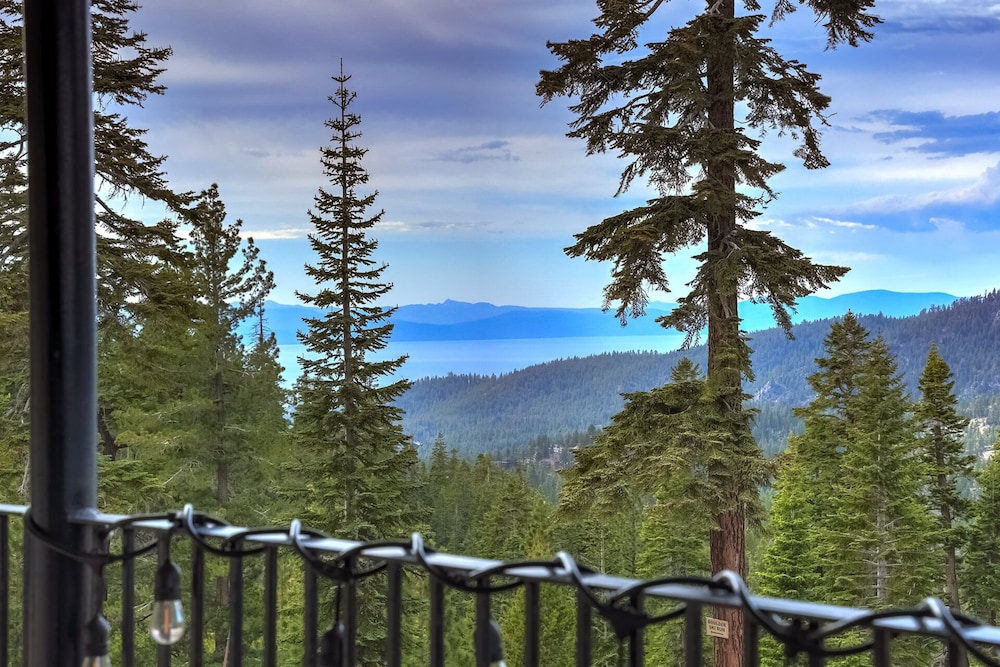 Tahoe Lakeview Bliss | Pet Friendly With Spectacular Views! - Genoa, NV