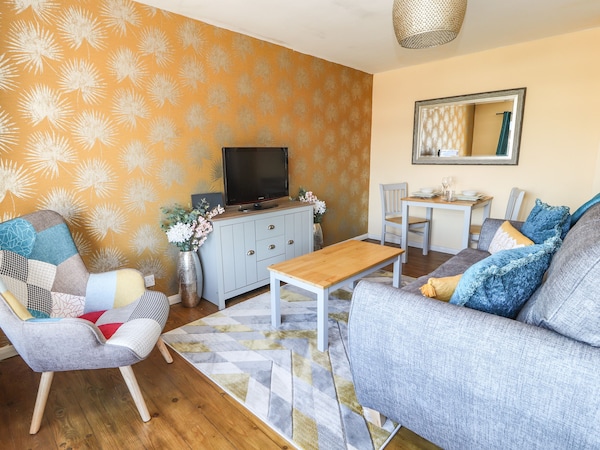 The Bungalow, Pet Friendly, Character Holiday Cottage In Towyn - Abergele