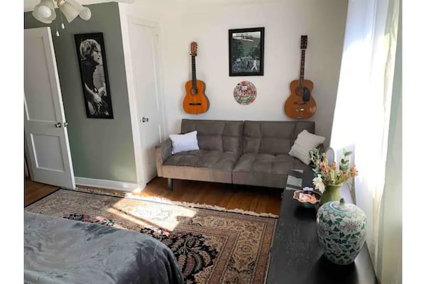 Lancaster Musically Inspired Home Downtown Sleeps6 - Lititz, PA