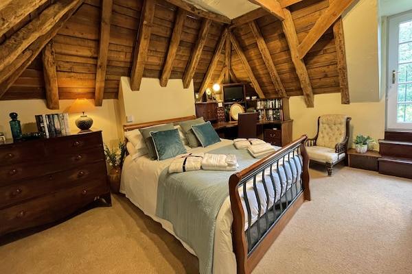 The Coach House  -  A Holiday Let That Sleeps 12 Guests  In 6 Bedrooms - Sittingbourne