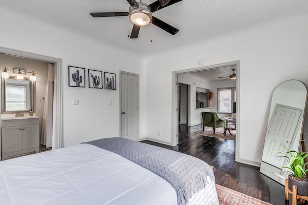 Prime Location + Comfy Bed + Fast Wifi + 1b1b - Sundance Square - Fort Worth