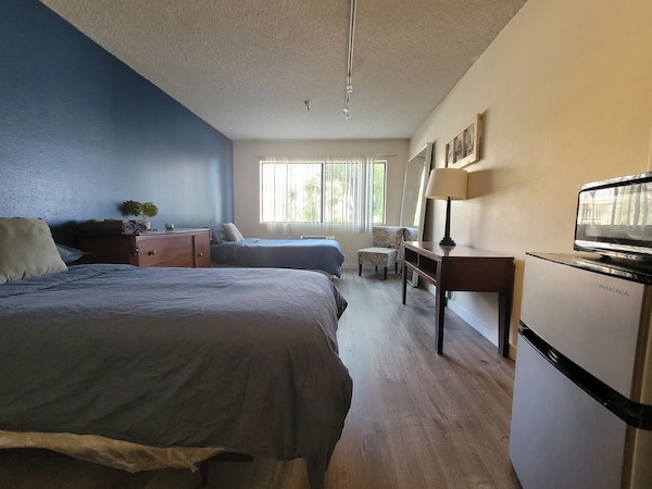 (A01) Affordable Double Bed - Culver City, CA