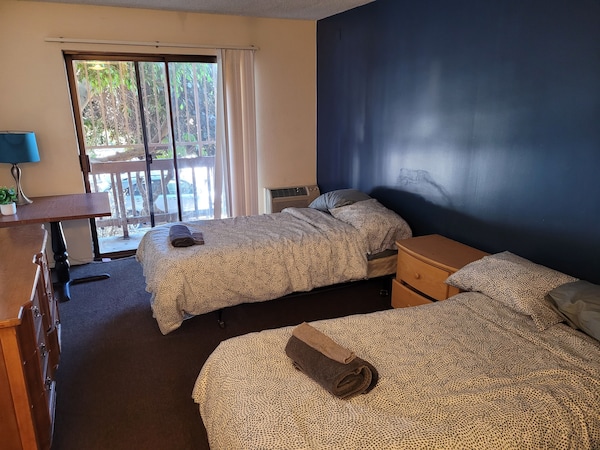 (A07) La Spacious Double Bed Suite - Culver City