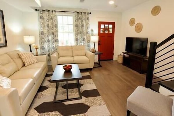 Cherry Blossom Comfy Townhouse, Easy Dc Access - Largo, MD
