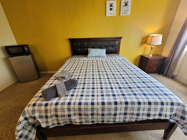 (C01) Large Unit With Private Bath - West Hollywood