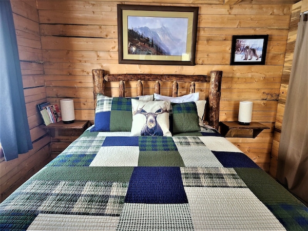 Alaskan Cabin Premium Comfort Inside Wrangell-st. Elias National Park - Wrangell-St. Elias National Park