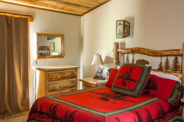 07) 1 Bedroom Condo - King - The Mountain Inn - Wyoming
