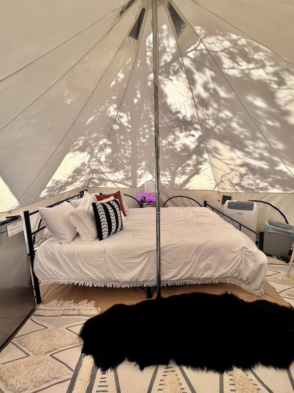 Luxury Bell Tent With A/c + Hot Tub In Canyon Lake, Tx - キャニオン・レイク, TX