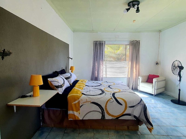 Adorable En-suite Room - Randfontein